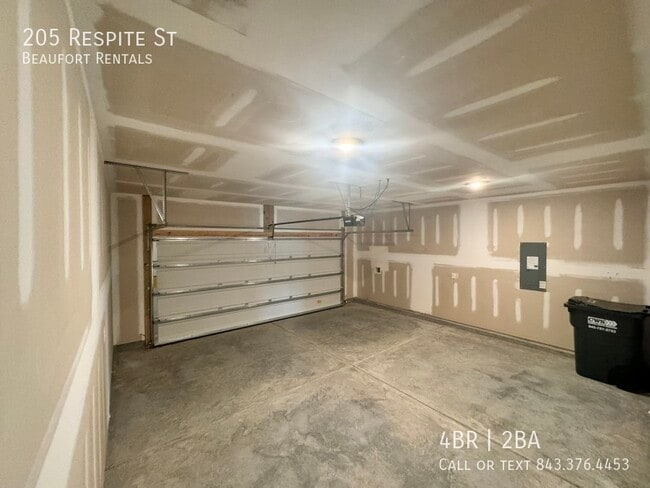 Building Photo - 205 Respite St