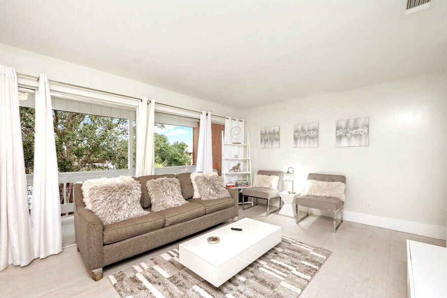 Building Photo - 4000 Gulf Terrace Dr
