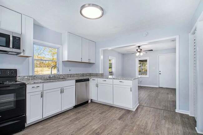 Building Photo - Charming Fully Renovated 2BR/1BA in the Heart of Loganville!