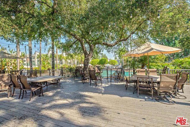 Building Photo - 5565 Canoga Ave