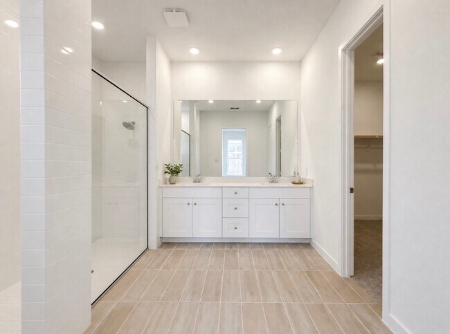 Building Photo - 31026 Sun Vly Dr