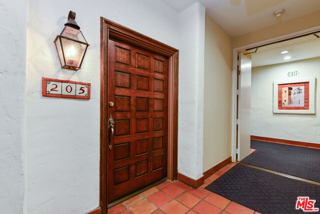 Building Photo - 11755 Montana Ave