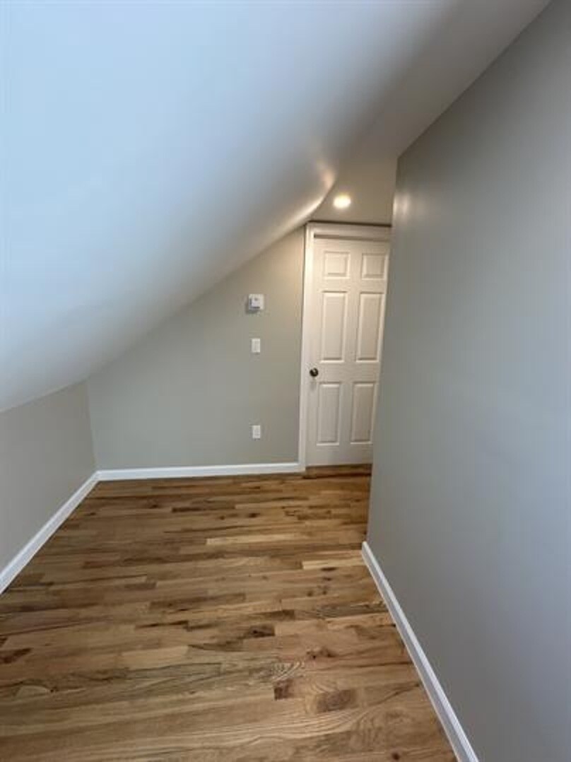 Building Photo - 463 E Main St