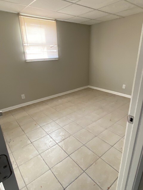 Building Photo - 201 E Rose St