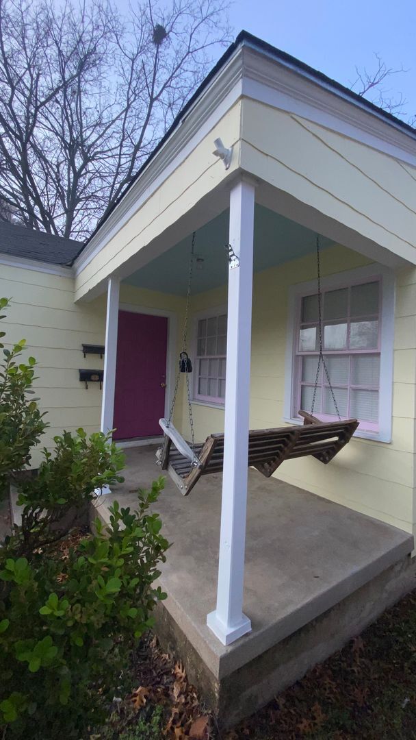 Building Photo - Campus Cottage, Blocks From TCU!