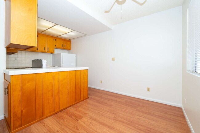 Building Photo - Chula Vista Large Upstairs 1 Bed / 1 ba. R...