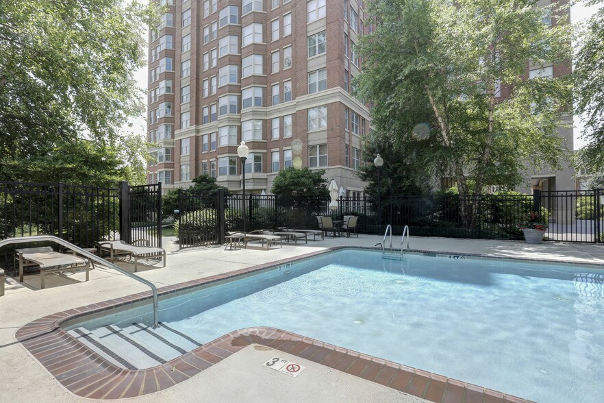 Pool - 11776 Stratford House Pl