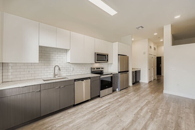 Building Photo - Avian Apartments