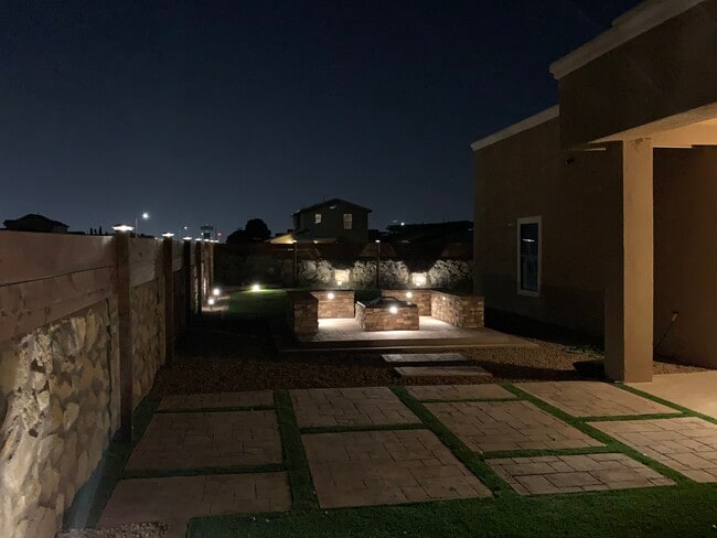 Building Photo - 2600 Snowy Rock Pl