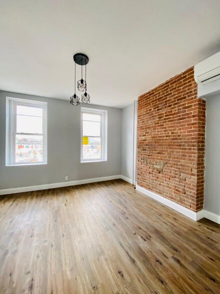 Building Photo - 623 Willow Ave