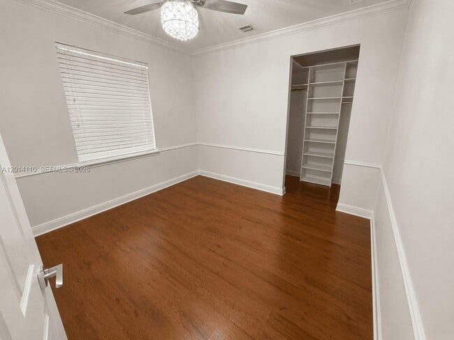 Building Photo - 3424 Belmont Terrace