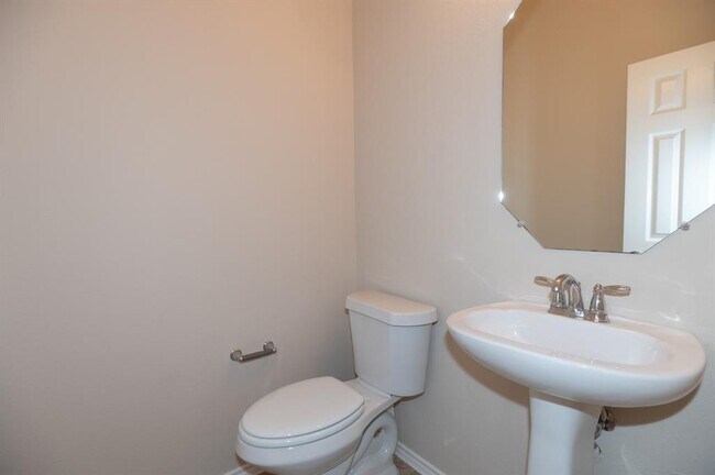 Building Photo - 516 Sweet Leaf Ln