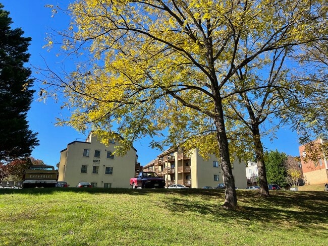 Building Photo - 1000 Linden Ave
