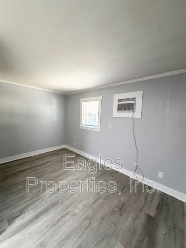 Building Photo - 400 N Taylor St