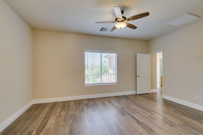 Building Photo - Spacious & Beautiful 3-Bedroom Home in Gat...