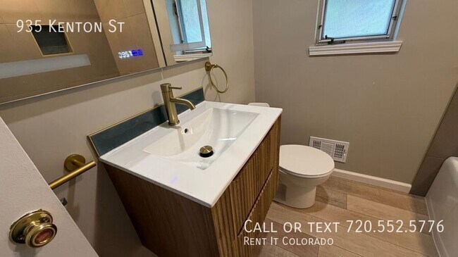 Building Photo - 935 Kenton St