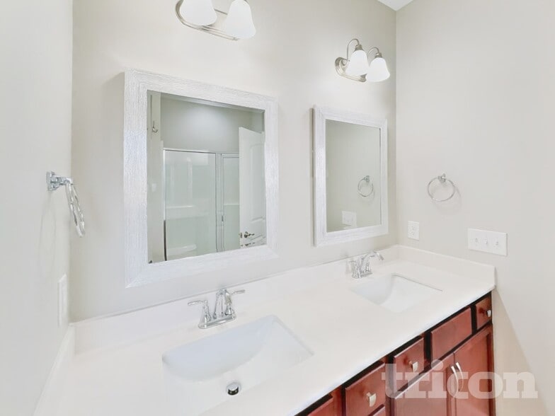 Building Photo - 1372 Wentworth Dr