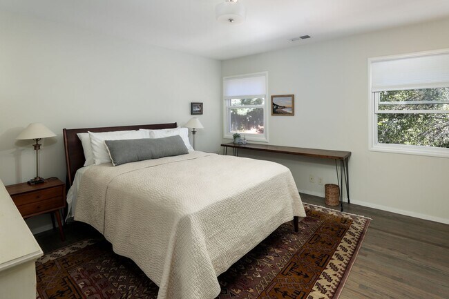 Building Photo - Updated home with spacious yard