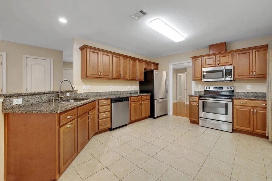 Building Photo - 7785 Briarcreek Rd N