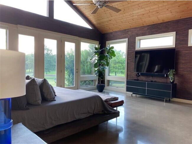 Building Photo - 17 W Augusta Ct