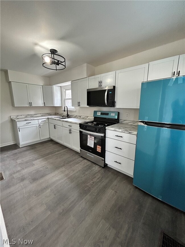 Building Photo - 121 Parr Ave