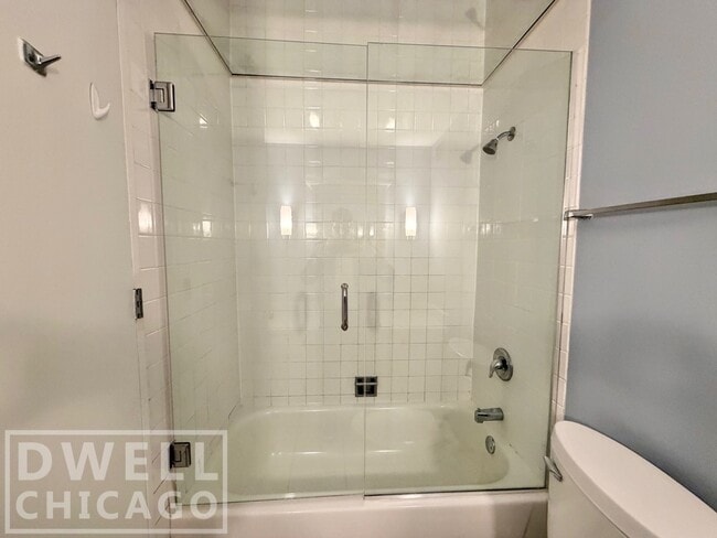 Building Photo - 233 E Erie St