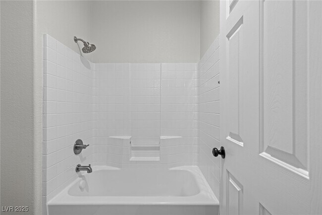 Building Photo - 275 Spectacular St