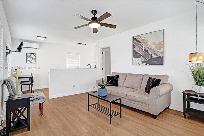 Building Photo - 754 NE 40th St