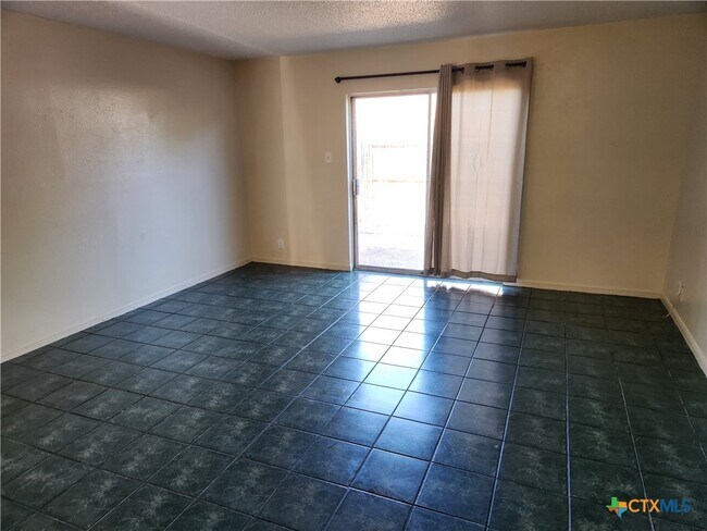 Building Photo - 908 Ticonderoga Dr