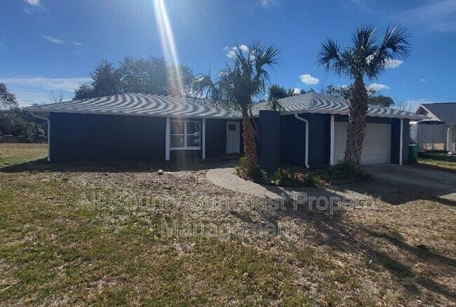Building Photo - 648 16th Ln