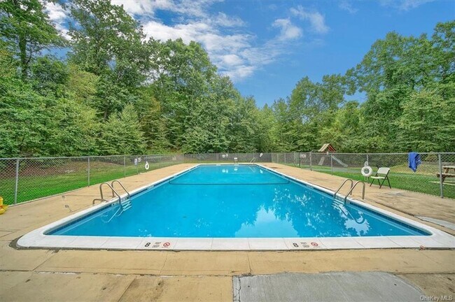 Building Photo - 434 Fox Run Ln
