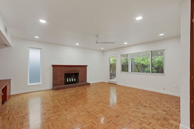 Building Photo - Central Davis 3/2 Mid Modern