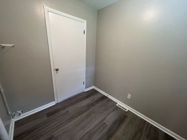 Building Photo - Coming Soon! Charming 2Bed/1Bath Duplex