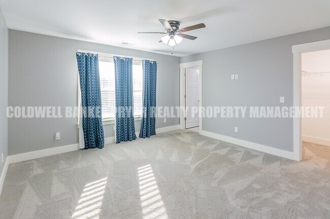 Building Photo - 9618 Shooting Star Cir