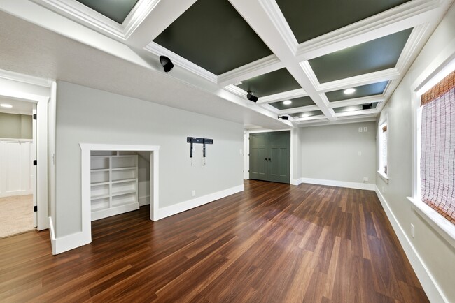 Building Photo - 574 Pugsley St