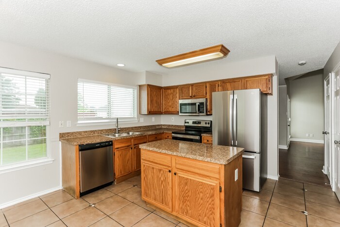 Building Photo - 6602 Pecanwood Dr