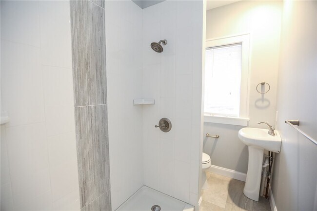 Building Photo - 544 Culver Pkwy