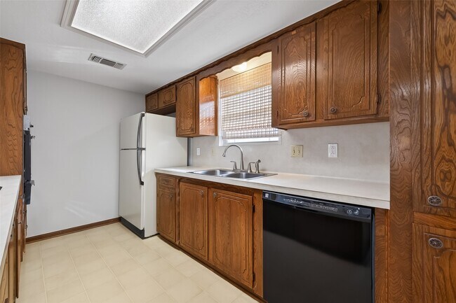 Building Photo - 3414 Lemon Tree Ln