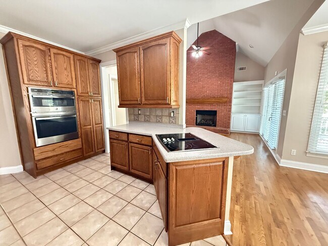 Building Photo - This beautiful brick home is located in Vi...