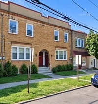 Building Photo - 728 W Maple Ave