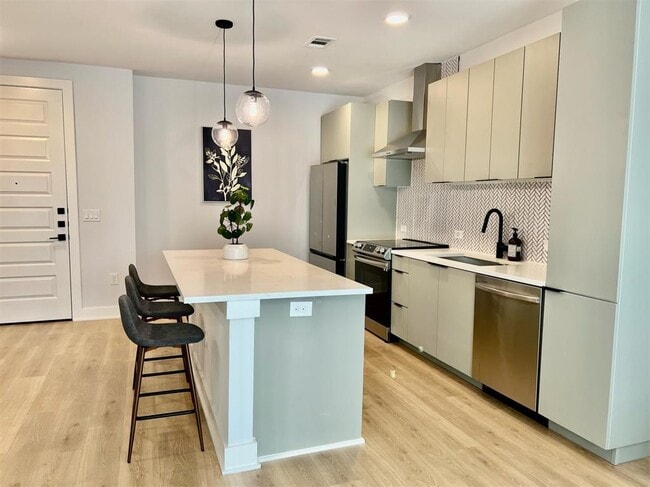 Building Photo - 2500 Longview St