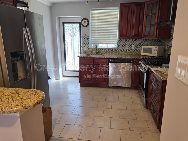 Building Photo - 1649 S Bailey St