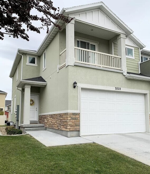 Building Photo - 3222 Manor View Dr