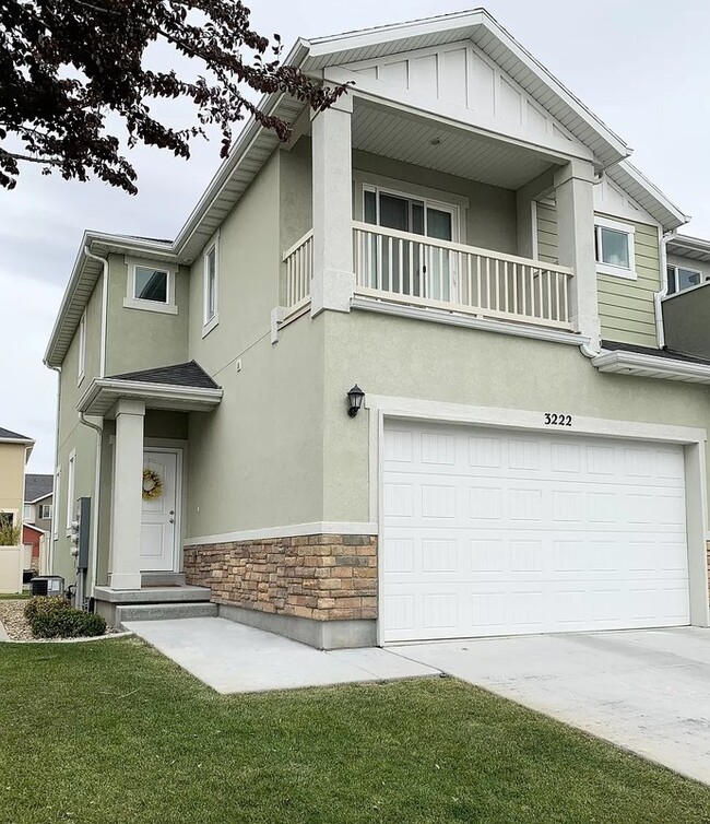 Building Photo - 3222 Manor View Dr