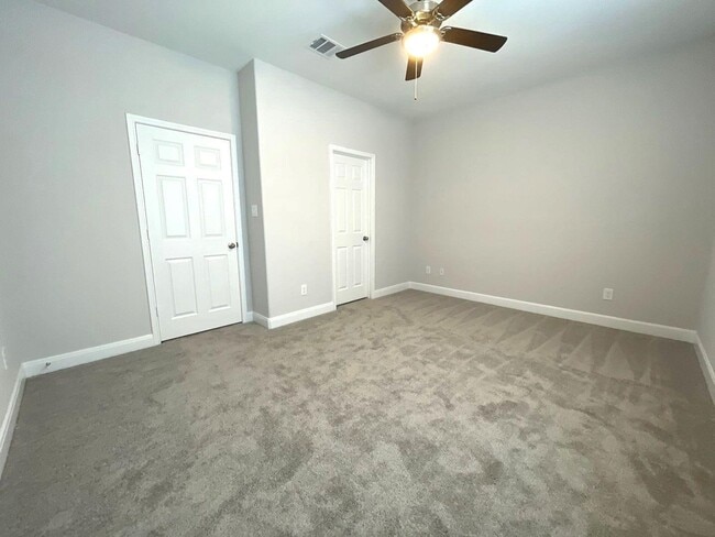 Building Photo - 1313 Ellington St