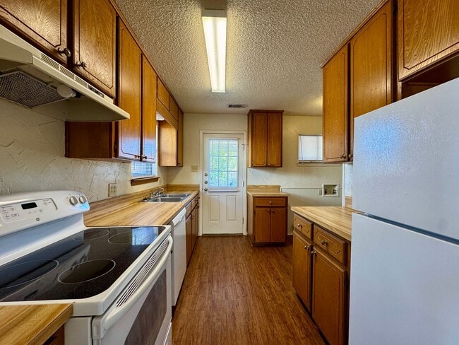 Building Photo - Duplex