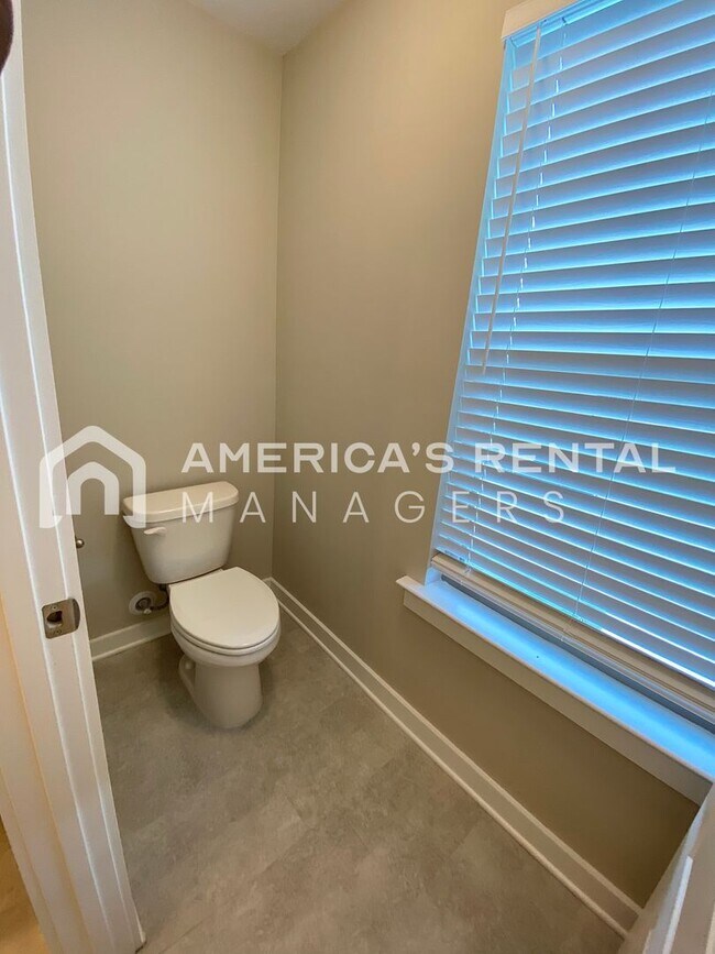 Building Photo - Home in Brookwood... Available now!!