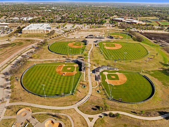 Building Photo - 7305 Oak Leaf Dr