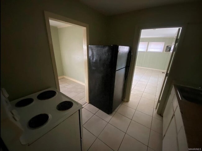 Building Photo - 508 Glenmore Rd