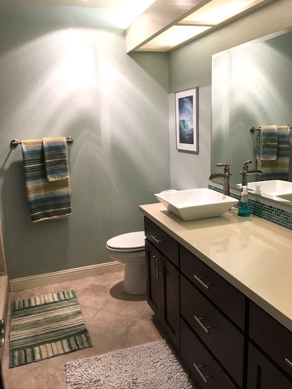 Master Bathroom - 1400 Bowe Ave